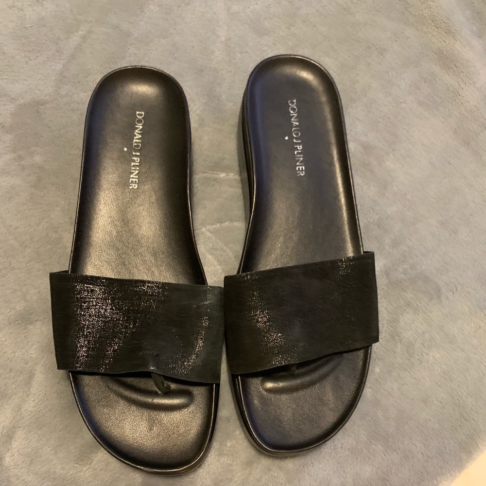 Donald pliner Fiji Metallic Sandals